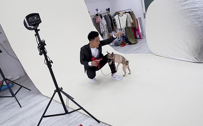 Hoài Anh đọ sắc cùng BTV trẻ nhất của bản tin Thời sự